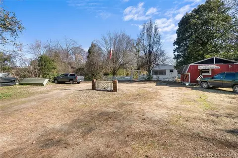 1495 Laurens Rd, Gloucester Point, VA 23062 photo 9