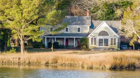 71 Susan Ln, Port Haywood, VA 23138