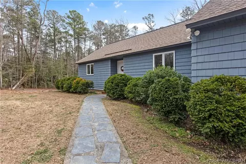 6850 Fox Mill Ct, Gloucester, VA 23061 photo 3
