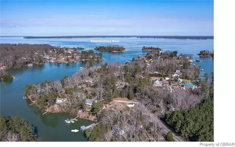433 Long Point Ln, Topping, VA 23169 photo 3