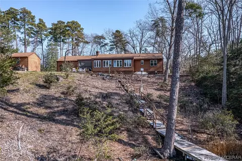 433 Long Point Ln, Topping, VA 23169 photo 6