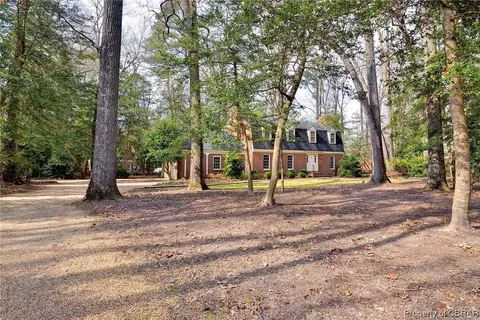 299 E Queens Dr, Williamsburg, VA 23185 photo 2