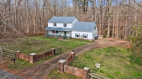 7569 Gloucester Village Dr, Gloucester, VA 23061 photo 1