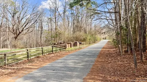 7569 Gloucester Village Dr, Gloucester, VA 23061 photo 2