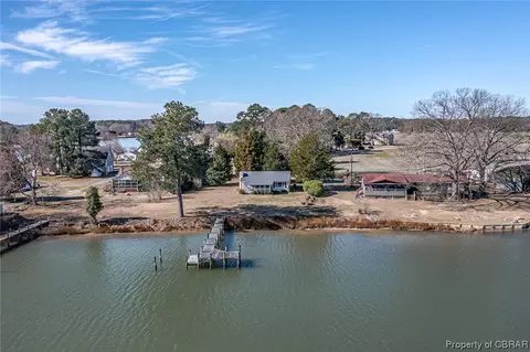 190 Neptune Ln, Hague, VA 22469