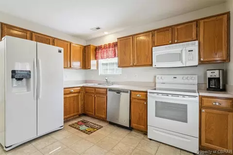 8473 Kitchener Dr, Gloucester, VA 23061 photo 15