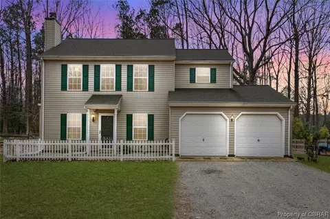 8473 Kitchener Dr, Gloucester, VA 23061 photo 1