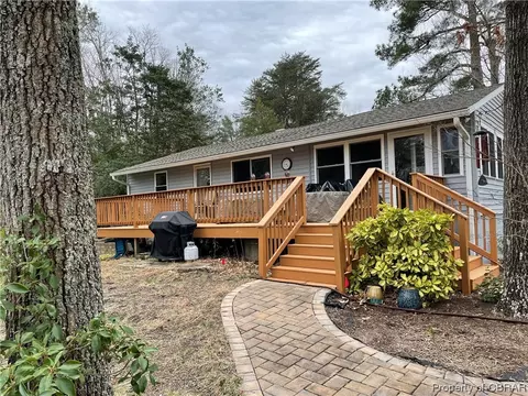 195 Pine Cv, Topping, VA 23169 photo 3