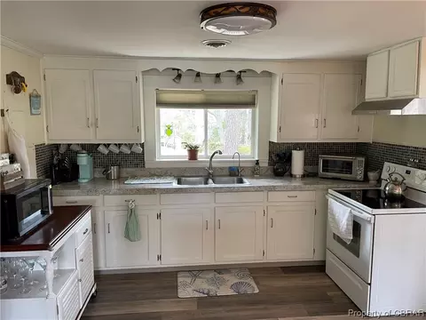 195 Pine Cv, Topping, VA 23169 photo 6