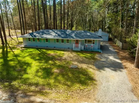 11198 Piankatank Dr, Gloucester, VA 23061 photo 2