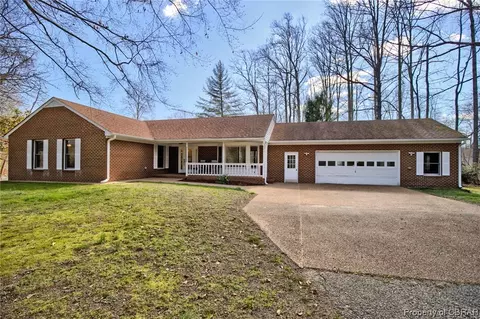 8035 Boxwood Ln, Gloucester, VA 23061
