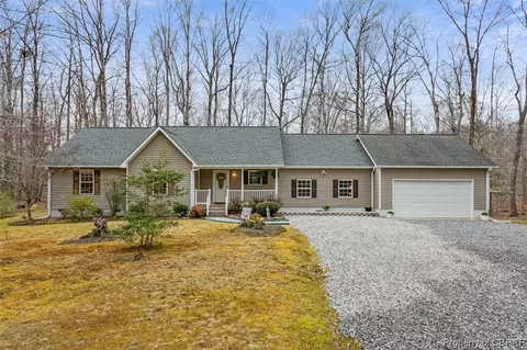 11524 Farm Rd, Saluda, VA 23149