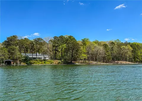 1578 Weems Rd, Weems, VA 22576
