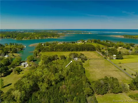 1595 Fitchetts Wharf Rd, Moon, VA 23119