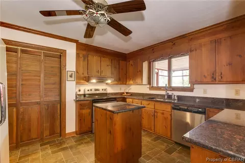 105 Paddys Ct, Port Haywood, VA 23138 photo 27