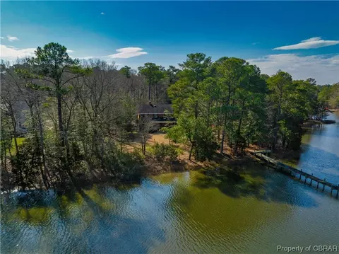 105 Paddys Ct, Port Haywood, VA 23138 photo 3