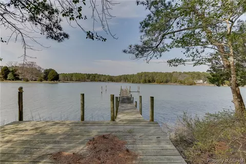 105 Paddys Ct, Port Haywood, VA 23138 photo 9