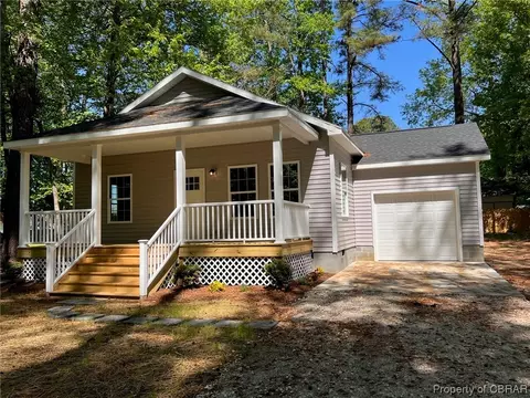 8227 Highview Dr, Gloucester, VA 23061
