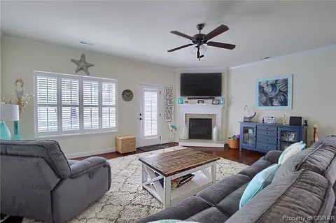 7580 Villa Ct, Gloucester Point, VA 23062 photo 3