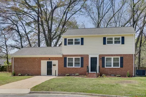 8 Bond Cir, Newport News, VA 23602