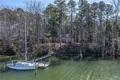 492 Holly Haven Rd, Weems, VA 22576