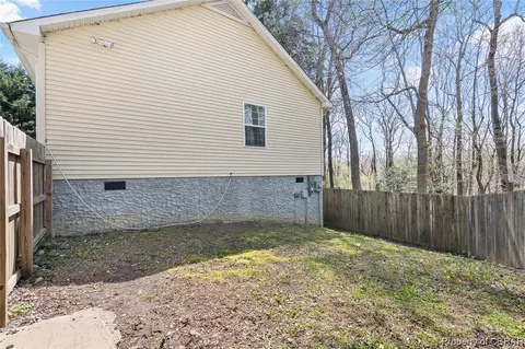 7686 Curtis Dr, Gloucester, VA 23061 photo 5