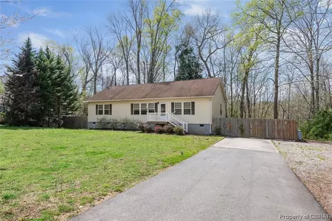 7686 Curtis Dr, Gloucester, VA 23061 photo 1
