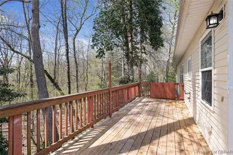 7686 Curtis Dr, Gloucester, VA 23061 photo 6