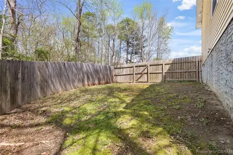 7686 Curtis Dr, Gloucester, VA 23061 photo 4