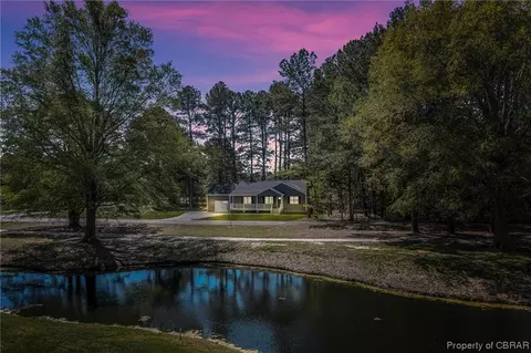 182 Apache Dr, Kilmarnock, VA 22482