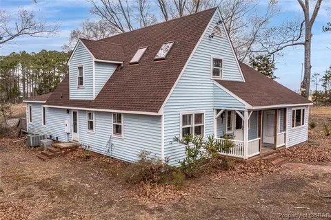 8880 Nelson Wood Ln, Gloucester, VA 23061