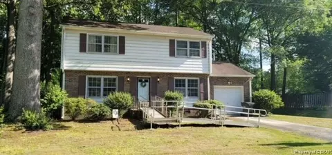 314 Sharon Dr, Seaford, VA 23696