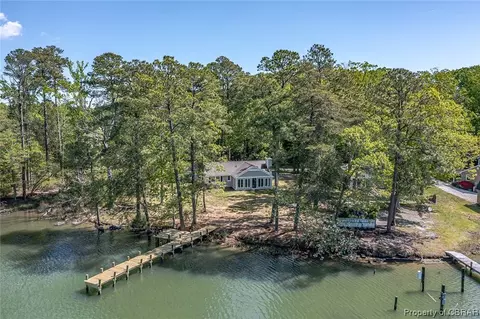 810 Monarch Shores Rd, Kilmarnock, VA 22482