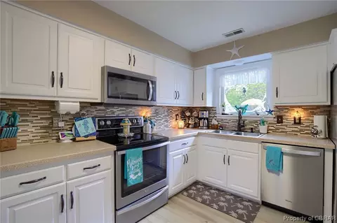 6782 Amanda Ct, Gloucester, VA 23061 photo 12