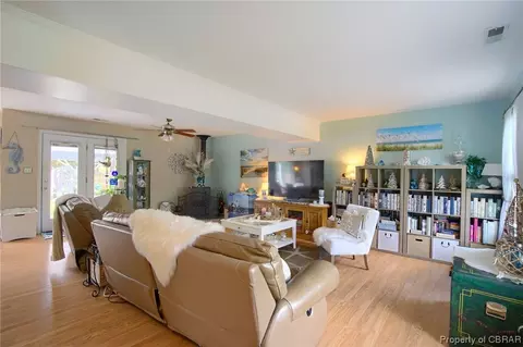 6782 Amanda Ct, Gloucester, VA 23061 photo 6