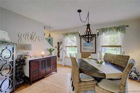 6782 Amanda Ct, Gloucester, VA 23061 photo 13