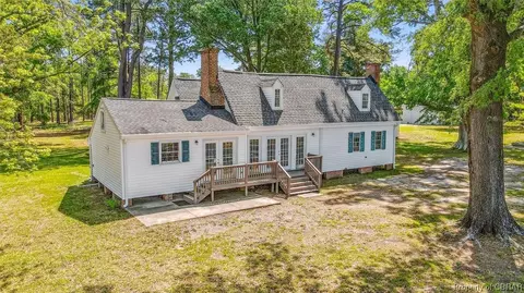1279 Lillys Neck Rd, Moon, VA 23119