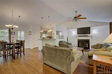6286 Glenns Rd, Gloucester, VA 23061 photo 4