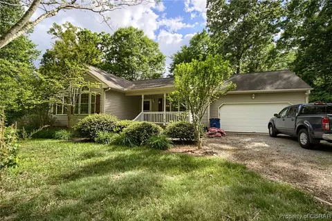 6286 Glenns Rd, Gloucester, VA 23061 photo 2