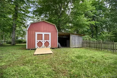 6286 Glenns Rd, Gloucester, VA 23061 photo 17