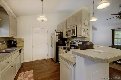 6286 Glenns Rd, Gloucester, VA 23061 photo 6