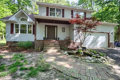 8328 Woodhaven Dr, Gloucester, VA 23061 photo 2