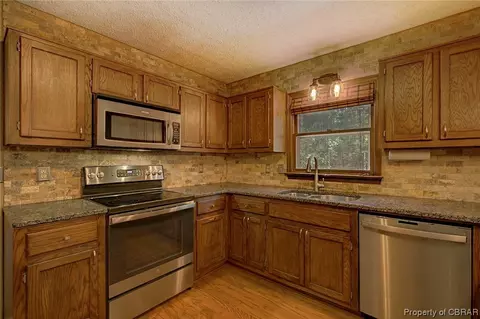 8328 Woodhaven Dr, Gloucester, VA 23061 photo 12