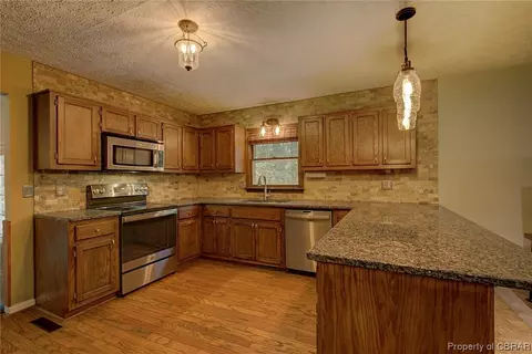 8328 Woodhaven Dr, Gloucester, VA 23061 photo 11