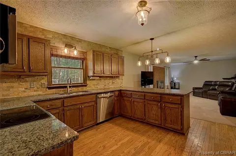 8328 Woodhaven Dr, Gloucester, VA 23061 photo 10