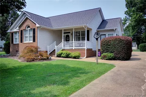 581 General Puller Hwy, Saluda, VA 23149