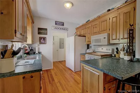 581 General Puller Hwy, Saluda, VA 23149 photo 5