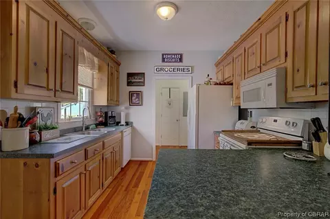 581 General Puller Hwy, Saluda, VA 23149 photo 6