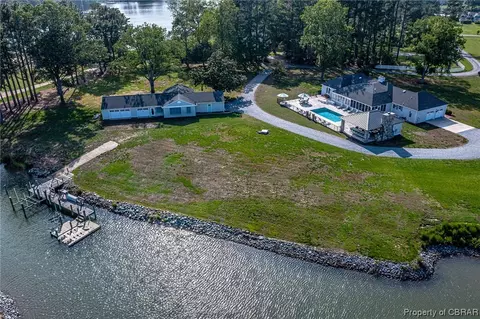 49 Red Wing Ln, White Stone, VA 22578