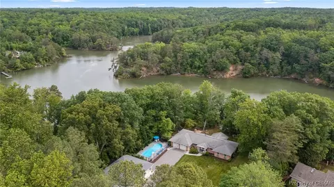 35 Overlook Ln, Burgess, VA 22432